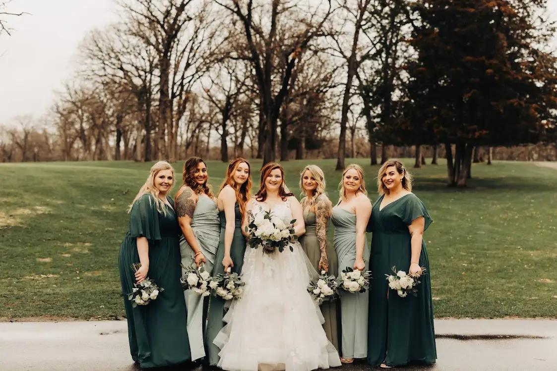 Luxe Curvy Bridal Real Bride Bailey and her bridesmaids